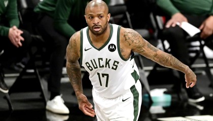 爱游戏娱乐入口-密尔沃基雄鹿训练开放日，今夜造点机会引欢呼，欧冠在即，身体对抗强度拉满的简单介绍